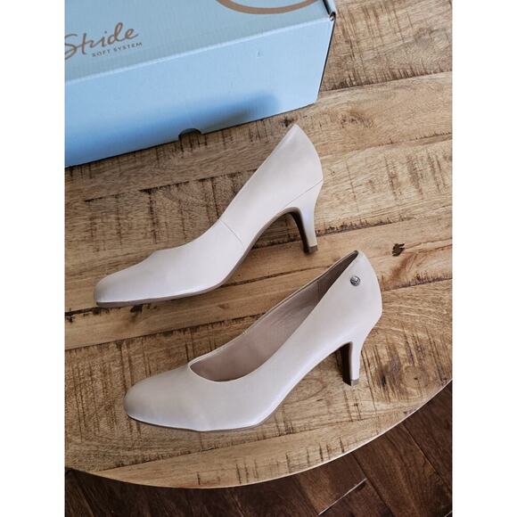 LifeStride Parigi Women's High Heel Pumps Almond Milk Size 7 M - Picture 4 of 11